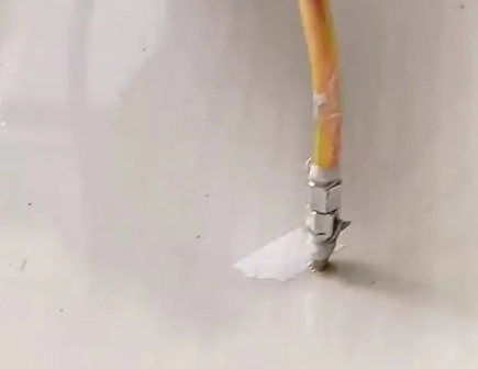 桃山瓷砖空鼓维修公司专业解答在瓷砖铺贴过程中，如果使用的砂料过粗（如全部使用了粗砂），可能会导致以下问题